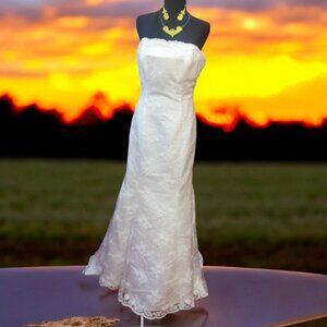 Wedding Gown White Lace Bridal Gown Wedding Dress Silhoutte size 14